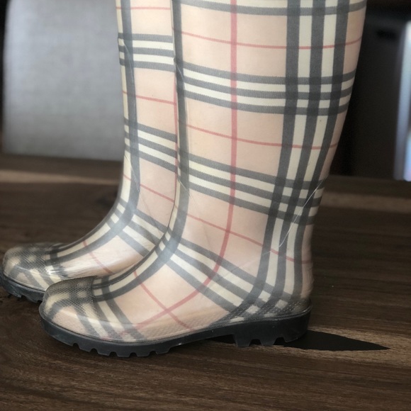 Burberry rain boots size 8 - Picture 3 of 8